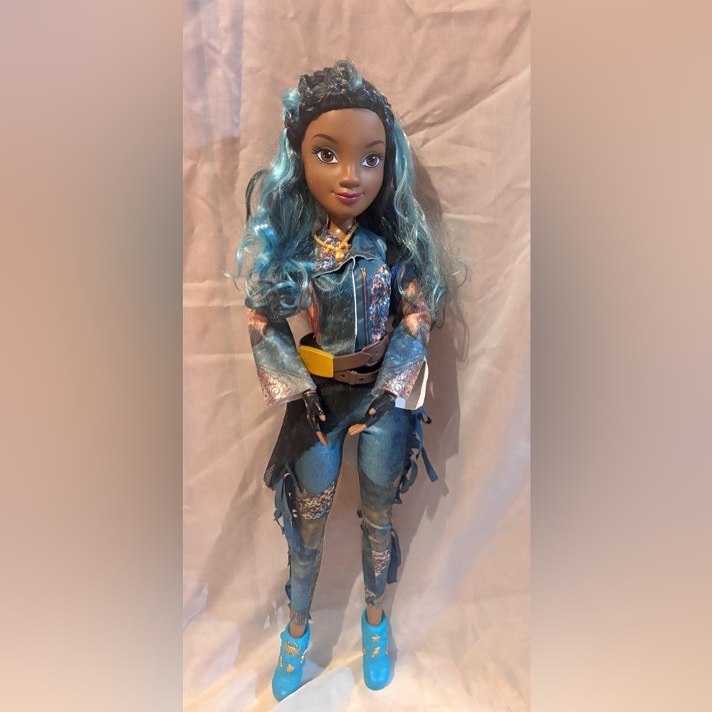Disney Descendants 3 UMA 28” Large Doll Complete – Excellent Condition